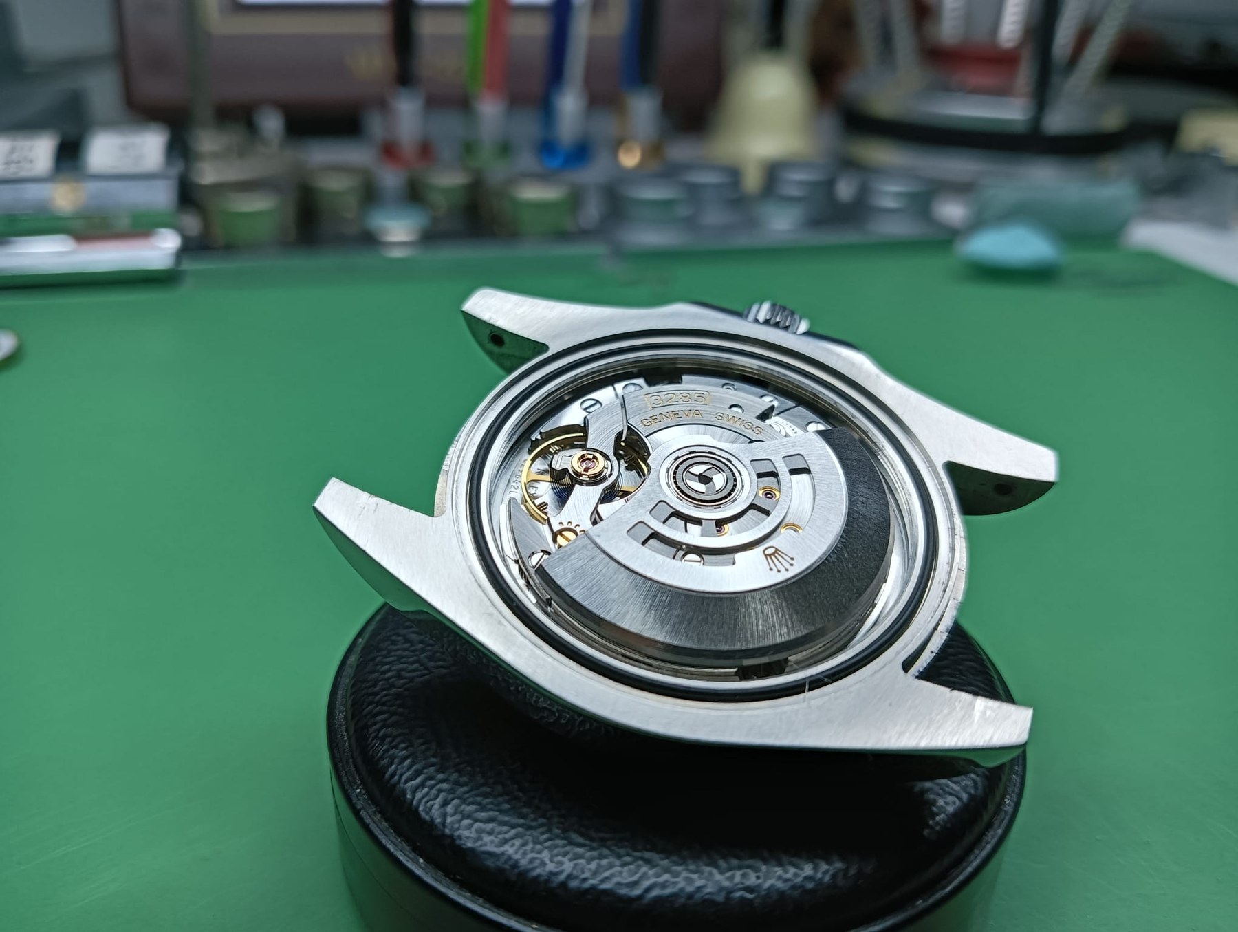 Movimento Rolex em manutenção