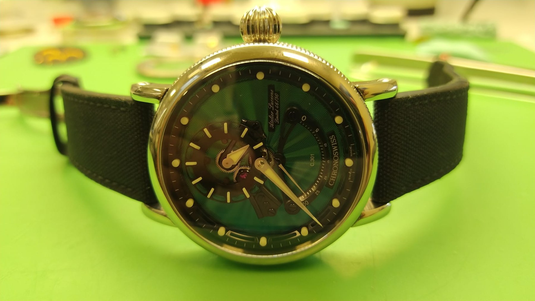 Relógio Chronoswiss em bancada