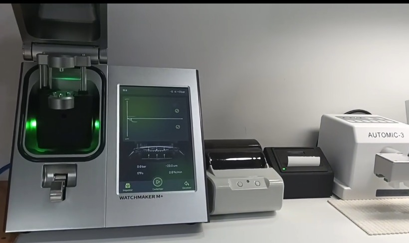 Equipamento Watchmaker M+ na oficina